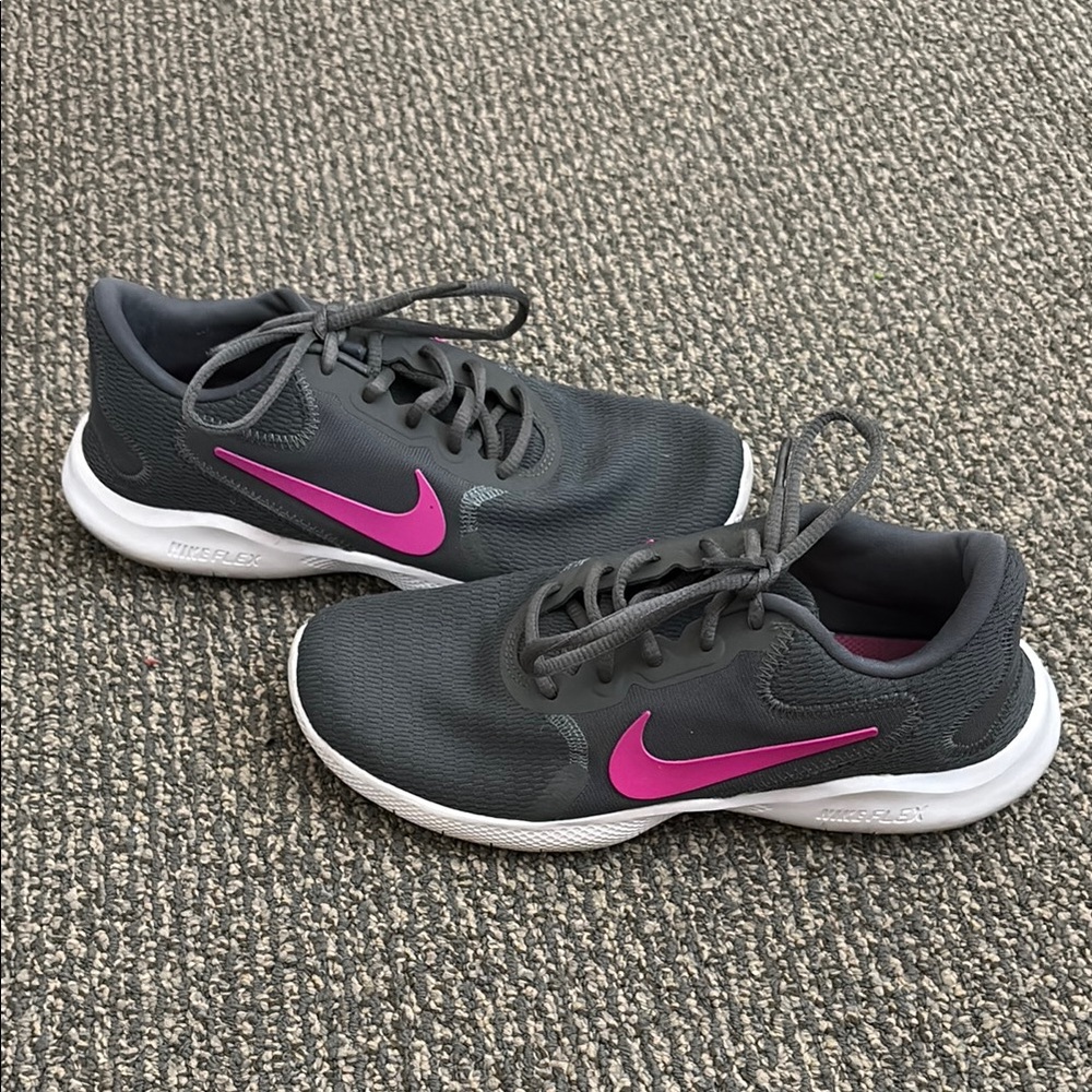 💕Nike Charcoal & Pink Sneakers - Picture 2 of 6
